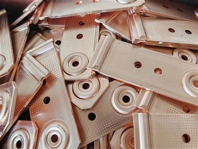 Stanshål i stålplatta